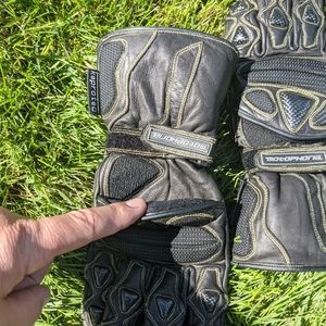Leather performance motorcycle gloves